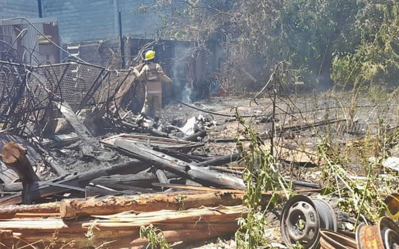 Las llamas hicieron arder una gomería y amenazaron las viviendas a su alrededor