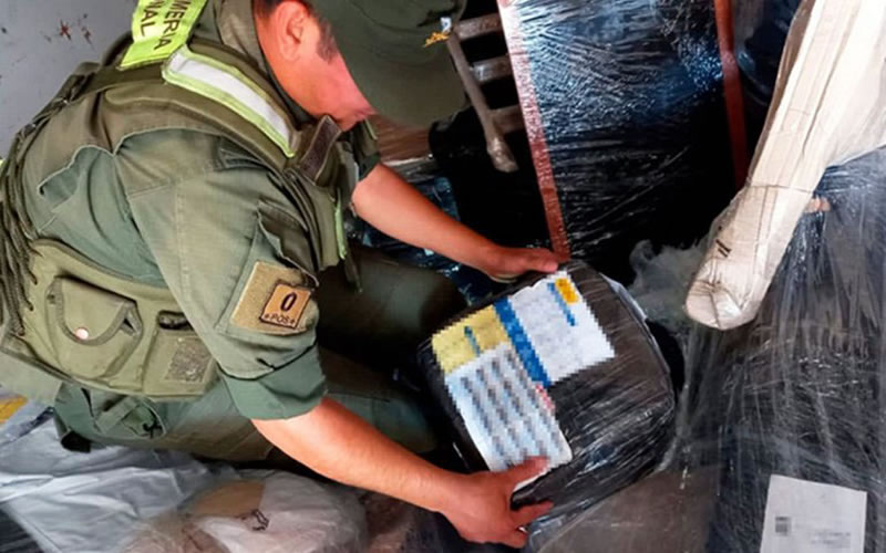 Hallaron 10 kilos de marihuana en una encomienda con un itinerario fuera de lo común