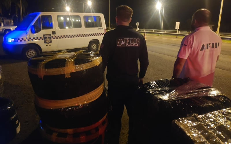 Durante operativo en Concordia, la Aduana secuestró un cargamento de neumáticos valuado en $16 millones