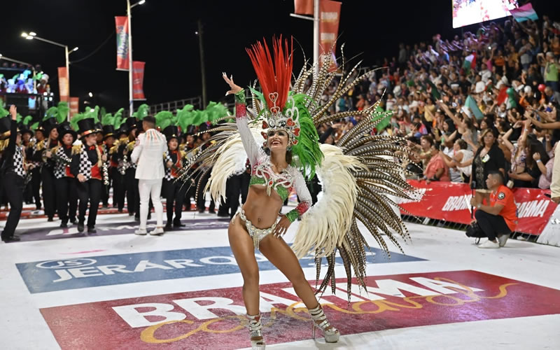 Las reinas de batería que paralizan el corsódromo en cada noche del Carnaval de Concordia