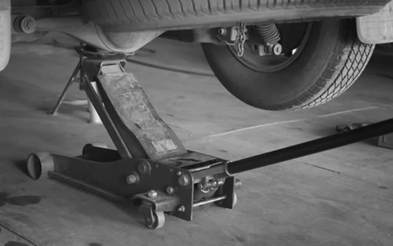 Robaron aceite y un gato hidráulico de una gomería en Los Charrúas