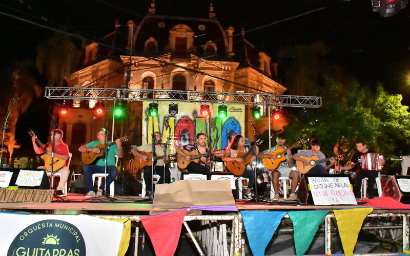 Concordia celebró el Carnaval Popular con su tablado tradicional, espuma, murgas y batucada