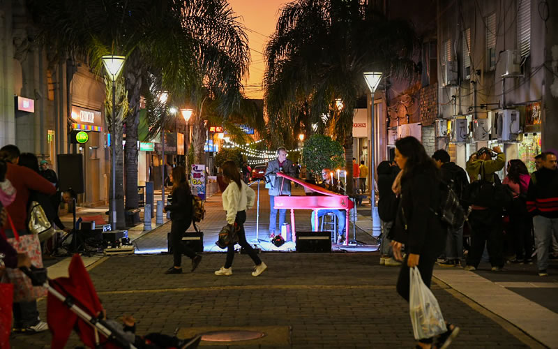 Se realizó la primera edición «Noche de los Comercios»