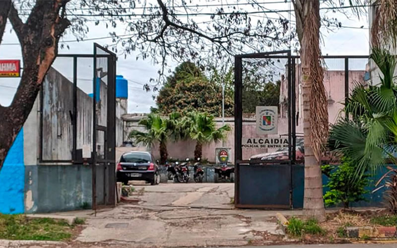 Era intensamente buscado e intentó escapar por el fondo de su casa