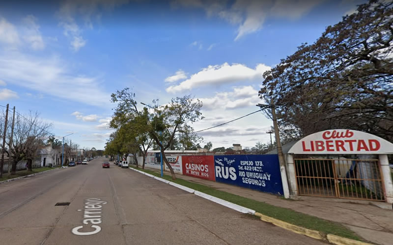 Una mujer al salir de la Cancha Libertad se sorprendió al ver que le robaron la moto