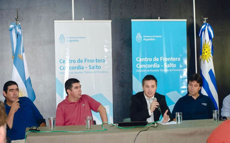 Ciudadanos argentinos y uruguayos recibieron las autorizaciones de atención preferencial