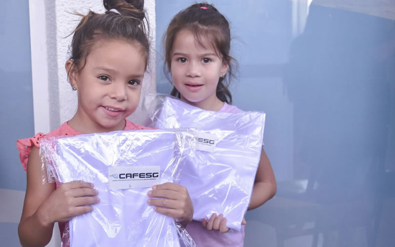 CAFESG distribuyó 200 guardapolvos para el inicio de clases 2023 en Federación