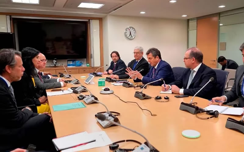 Sequía, exportaciones, deuda y energía: Las 4 razones que discutieron el Gobierno y el FMI para cambiar la meta de reservas