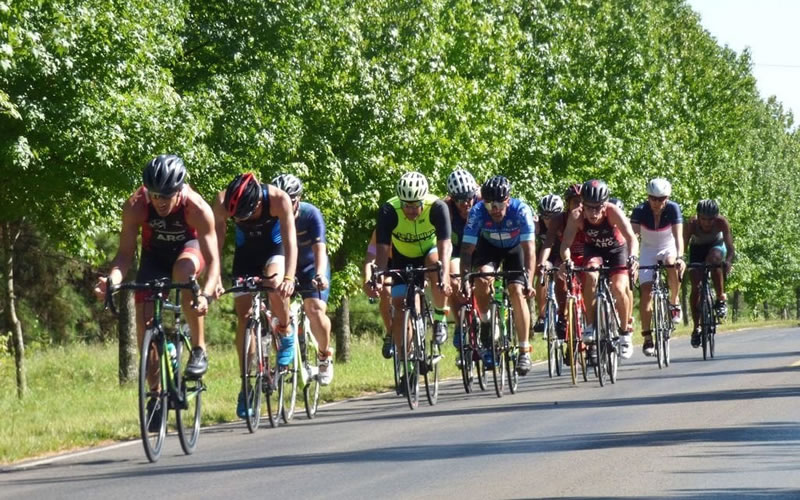 Colón recibe la quinta fecha del Triatlón «Jeep»