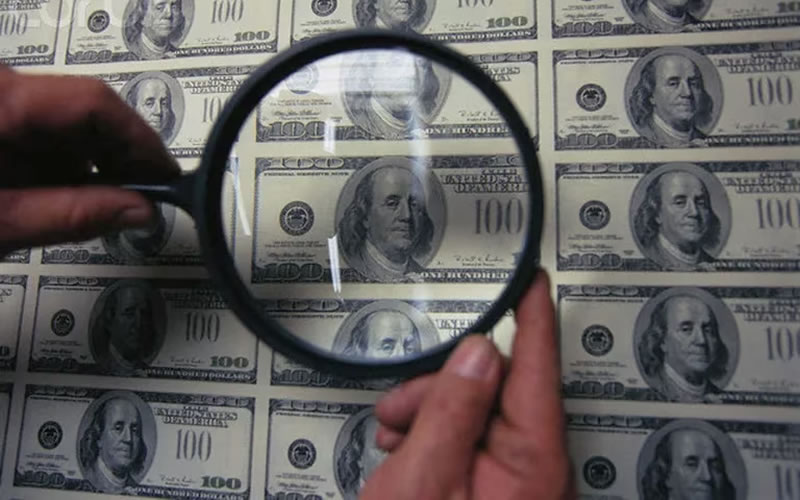 Polémica por los dólares “cara chica”: ¿están obligados los bancos a entregar billetes nuevos?