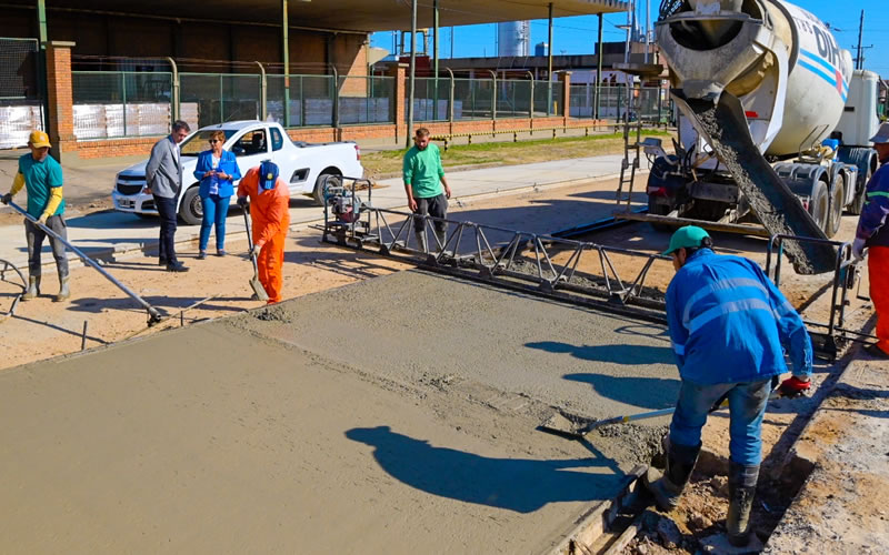 Con el inicio de desfiles del carnaval infantil, se inauguran las obras de pavimentación de calle Próspero Bovino