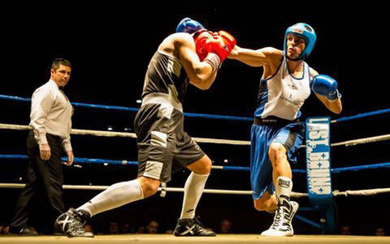 Boxeo amateur en el Gimnasio Municipal