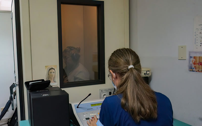 En el hospital Masvernat realizaron controles auditivos al personal de salud