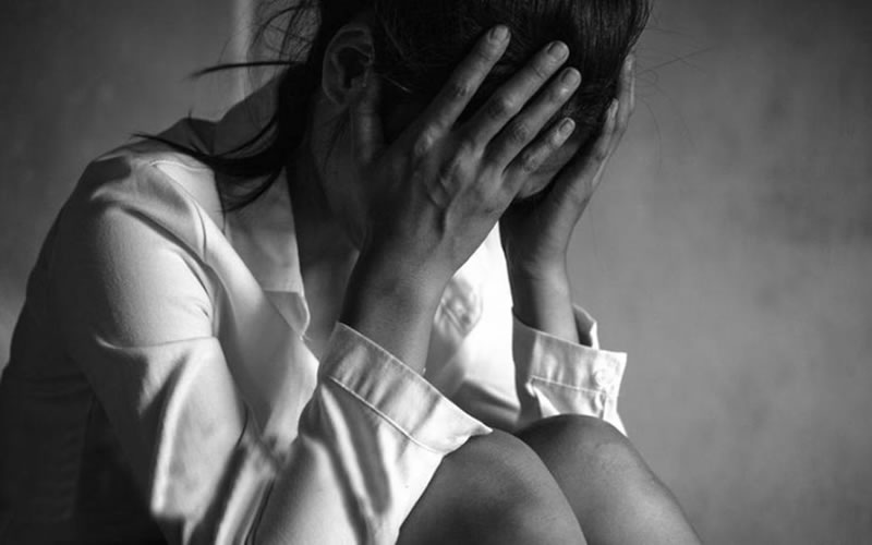 Fue detenido luego de rociar con alcohol e intentar prender fuego a su pareja y a su hijo de 6 meses