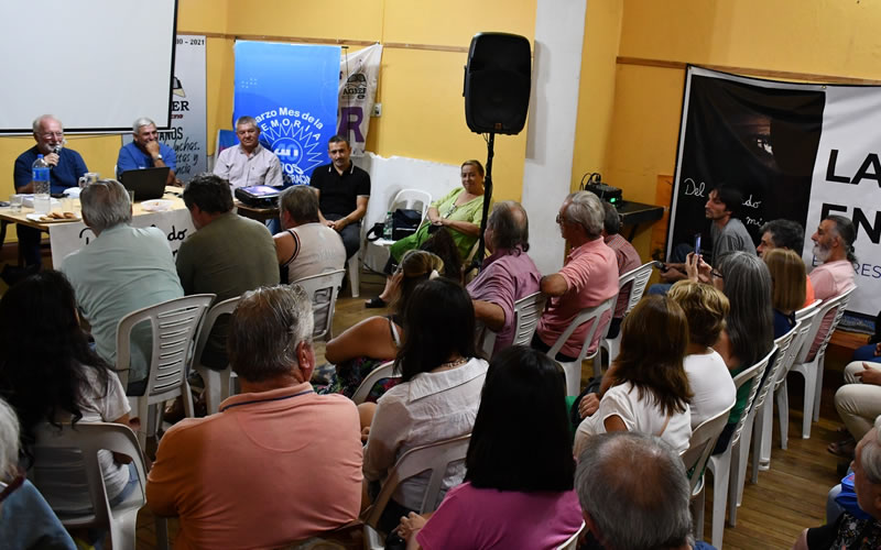 Mes de la Memoria: En la sede de AGMER Concordia se realizó la presentación del libro “A través de la mirilla”