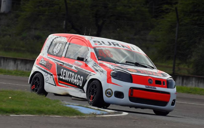 Carlos Morier se quedó con la Clase 2 del Turismo Pista