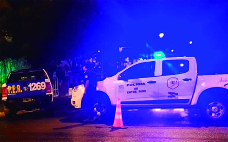 Una mujer quiso prender fuego su casilla con sus hijos adentro