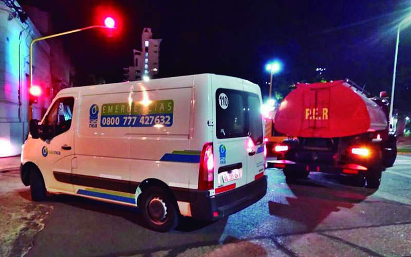 Camioneta rompió una conexión y produjo una fuga de gas natural en pleno centro