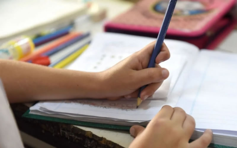 Se cobra junto a las Asignaciones Familiares y Universales: Ayuda escolar anual en marzo