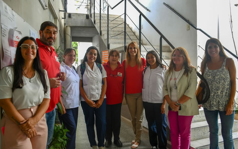 Para generar mejores condiciones de trabajo entregan equipamiento para las aulas de la Cruz Roja