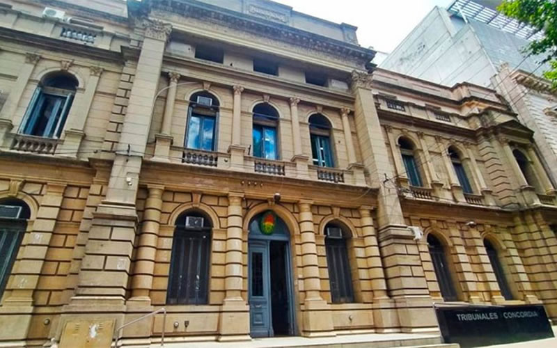 Dos hombres detenidos y una docente con domiciliaria por narcomenudeo