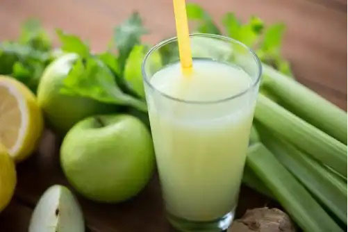 Depúrate con limón, apio y manzana verde