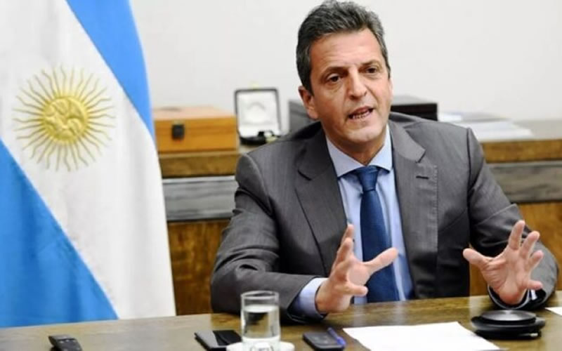 Sergio Massa piensa en acelerar la intervención con bonos para frenar la escalada del dólar