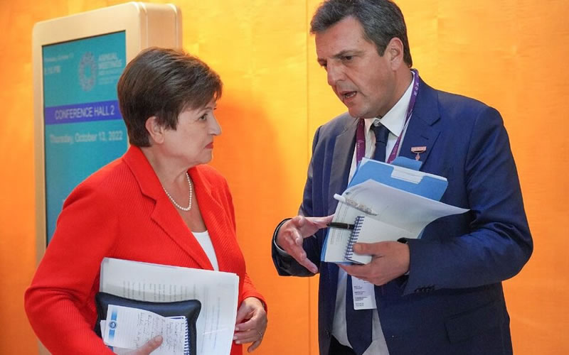 El Fondo Monetario aprobó las cuentas del 2022 y liberó dólares para pagar deuda