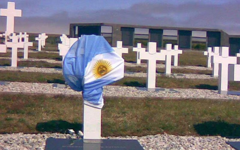 Argentina le exigió al Reino Unido que inicie la tercera fase para identificar a soldados caídos en la Guerra de Malvinas