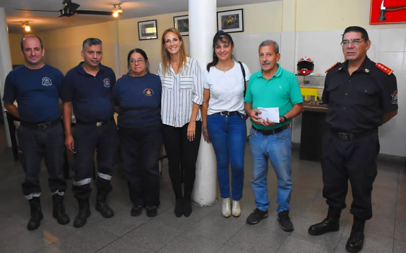 Las Fundaciones “La Delfina” y “CONASED” entregaron a Bomberos Voluntarios los aportes recaudados en el Té Solidario