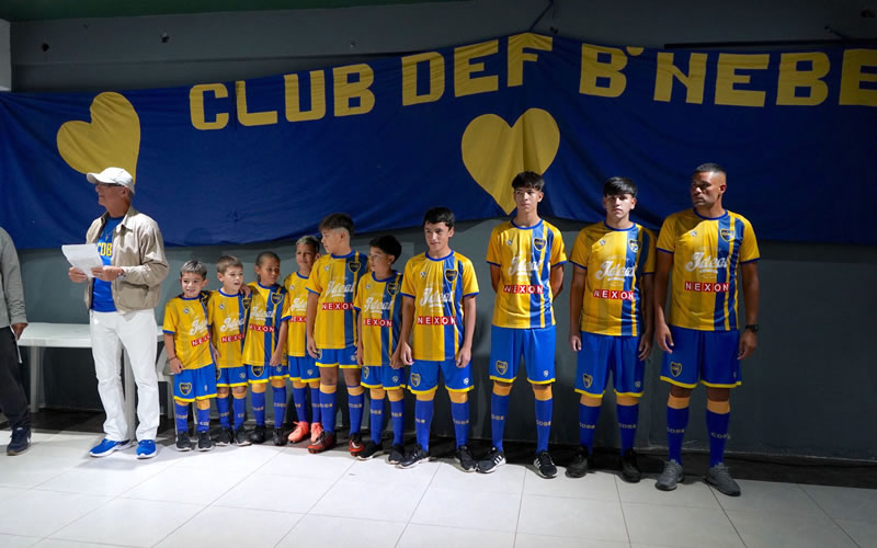 Defensores de Nebel presentó su indumentaria para este 2023