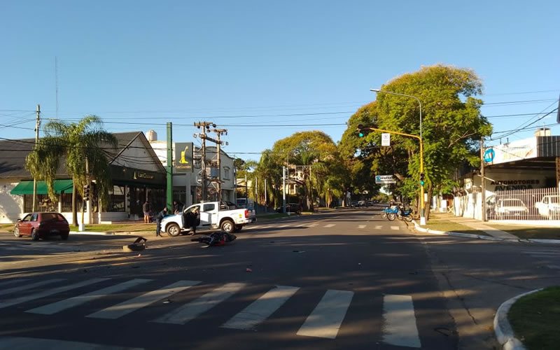 Motociclista grave tras haber sido chocado por un conductor alcoholizado en la Avda. Eva Perón