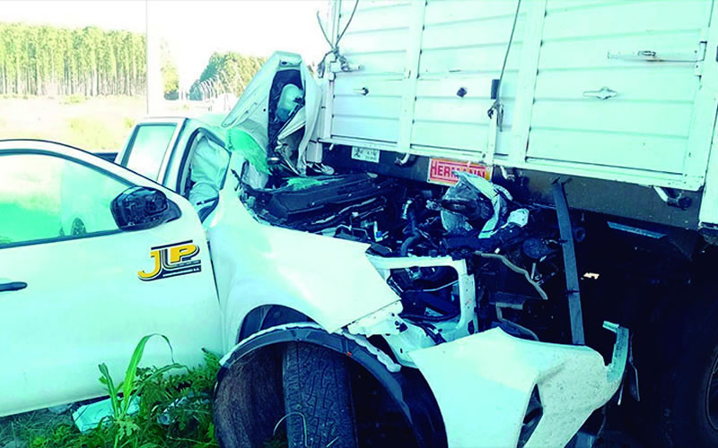 Fatal accidente: Se desprendió el acoplado de un camión y colisionó con una camioneta