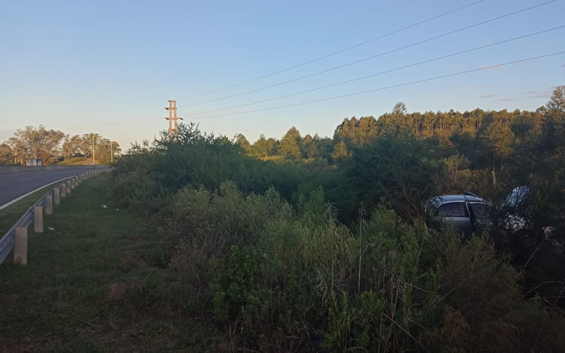 Conductora volcó con su auto en la Ruta 18