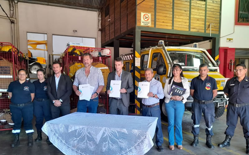 Firma de convenio entre Bomberos Voluntarios y Municipalidad para suministro de combustible