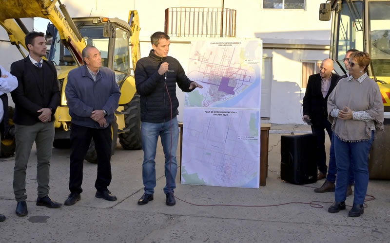Comenzó la repavimentación de 200 cuadras y se intensifican los trabajos de bacheo y reparación de calles