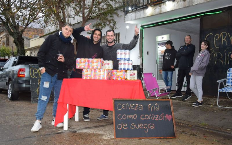 Los espectadores de “La Renga” movilizaron desde hoteles y restaurantes hasta puestos de venta en las casas de los vecinos