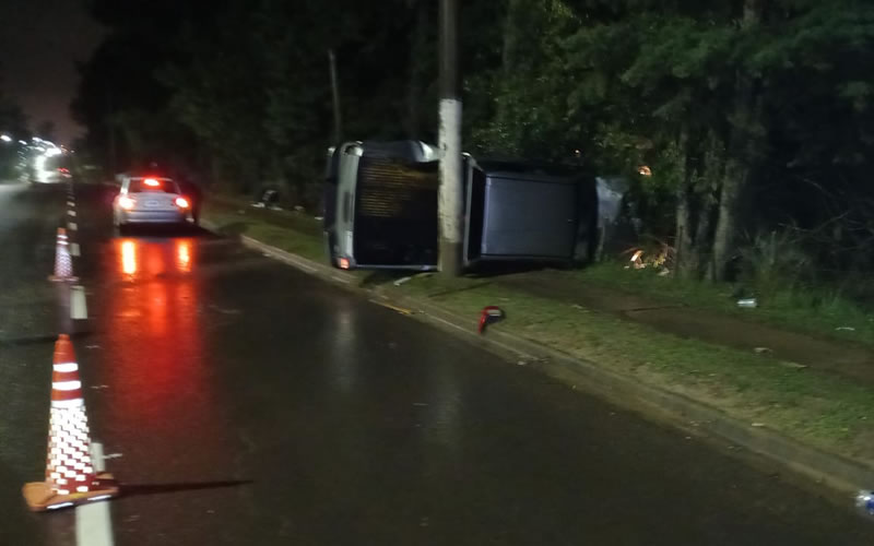 Despiste y vuelco en avenida Monseñor Rosch