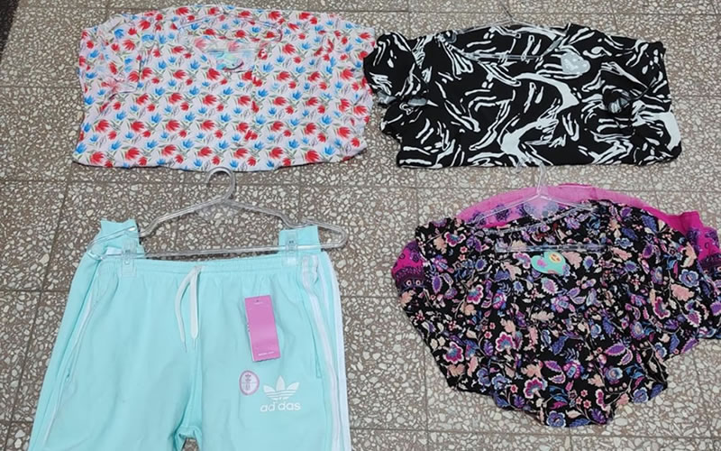 Robaron prendas de vestir de un local comercial