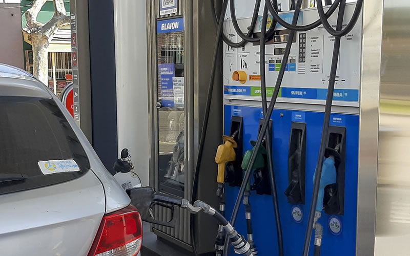 Las estaciones de servicios YPF registran un nuevo aumento en los precios de sus naftas