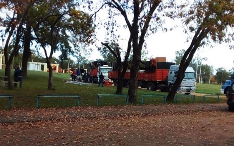 La Renga: La logística de la banda comenzó a desembarcar en Concordia