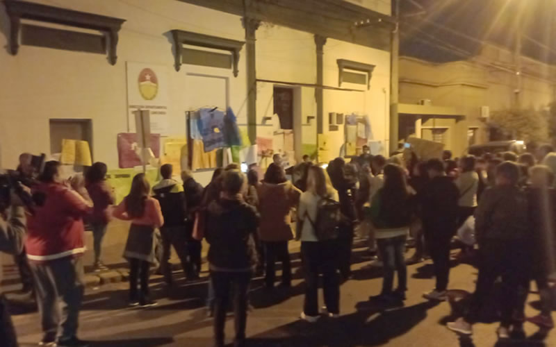 Otra movilización de la Escuela “López Jordán”, y van…