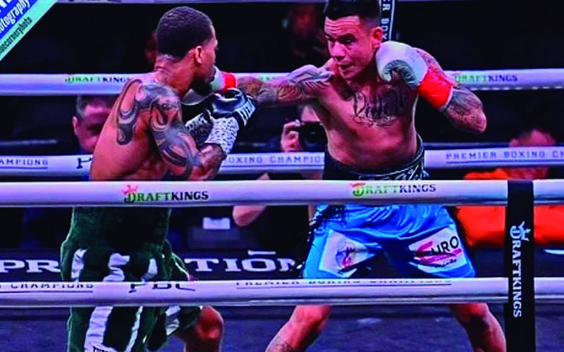 Boxeo profesional en el Gimnasio Municipal