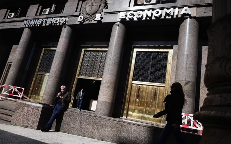 Deuda: el Gobierno cubrió los vencimientos y consiguió casi $300.000 millones extra, la cifra más alta del año