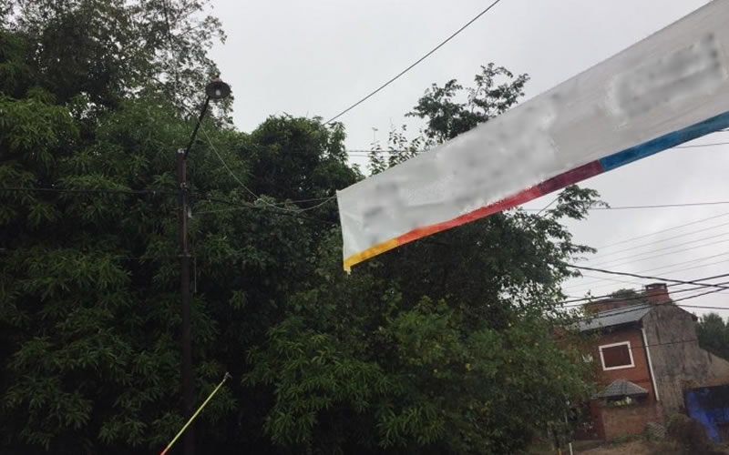 La Municipalidad retira pasacalles de publicidad electoral en la vía pública