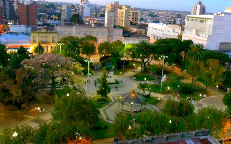 Comienzan los trabajos para mejorar y renovar la plaza 25 de Mayo
