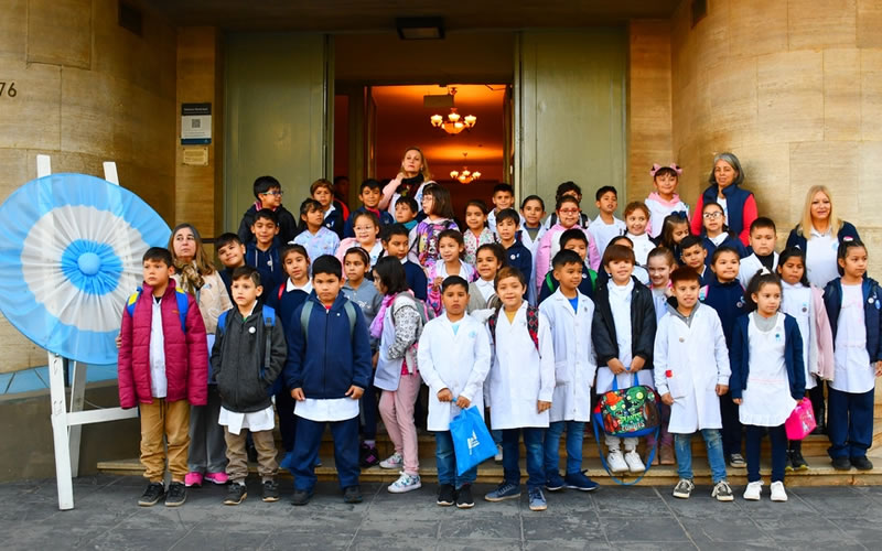 Concordia “Late la Patria”: Se conmemoró el Día de la Escarapela