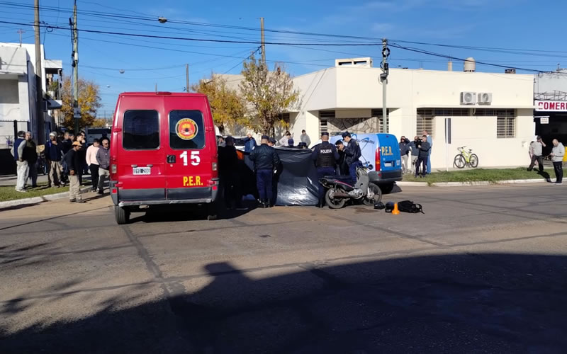 Trágico accidente: Motociclista muere al impactar fuertemente contra un auto en Av. San Lorenzo