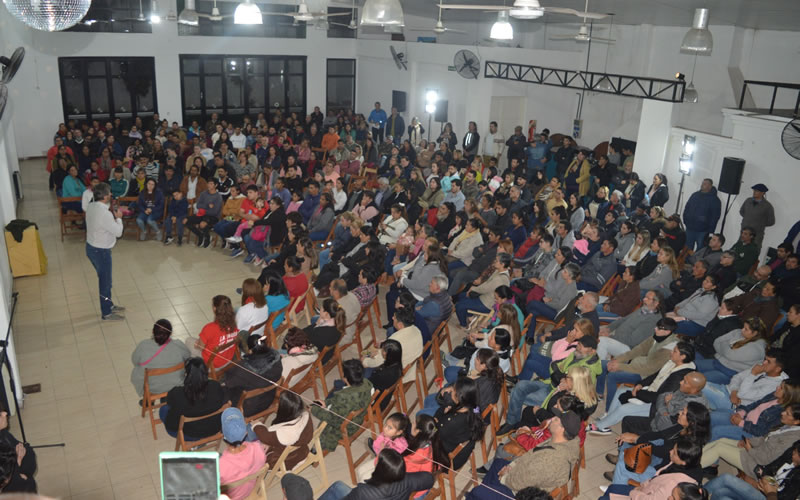 Más de 500 emprendedoras y emprendedores de Concordia se reunieron con Giano