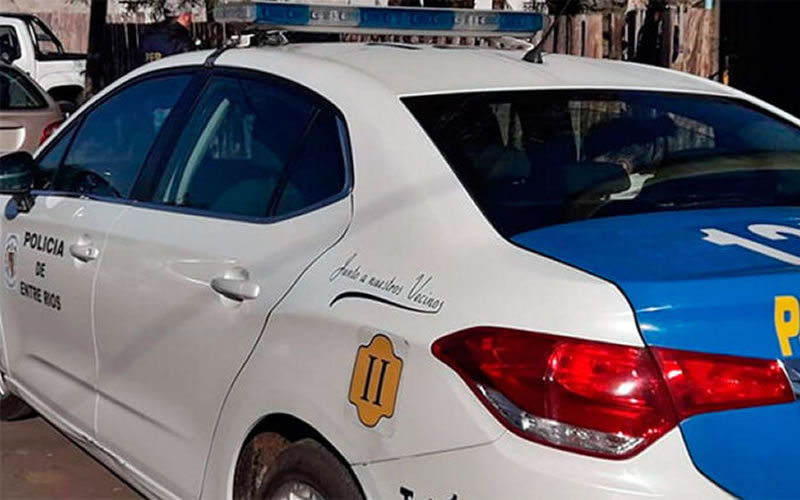 Se trenzó en lucha con tres personas cuando le intentaron robar la moto y resultó herido de arma blanca